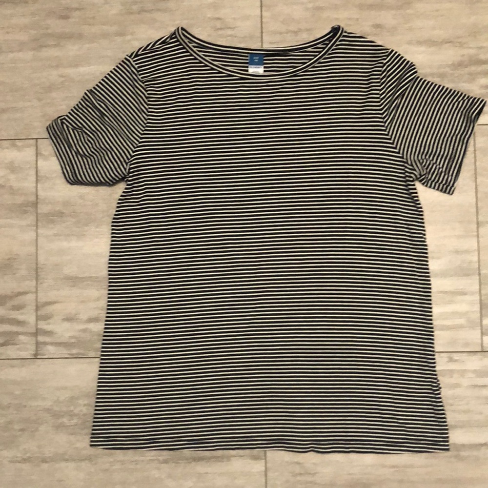 Old Navy XS Women’s stripes t-shirt.  Like new, worn a few times only.